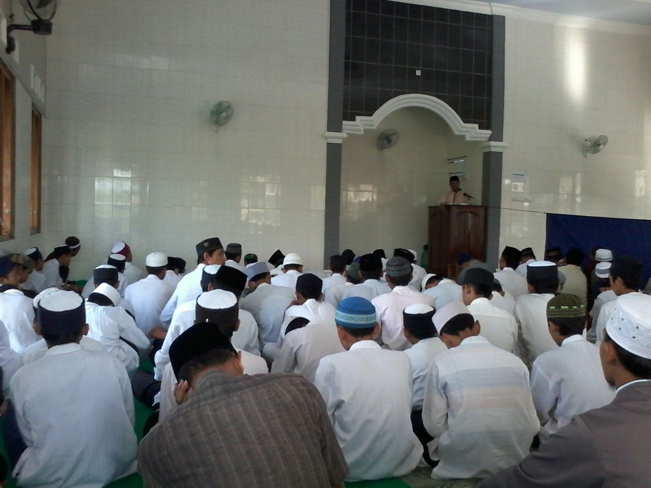 rutinan malam rabu